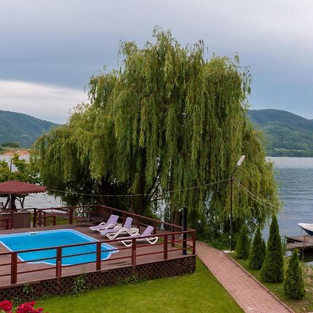 Villa Frans Si Cabanute Ieşelniţa المظهر الخارجي الصورة