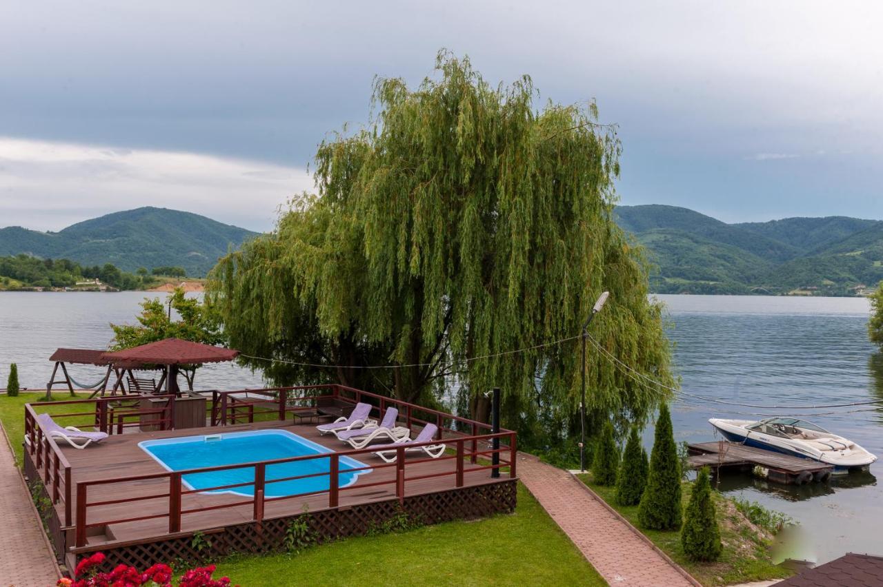 Villa Frans Si Cabanute Ieşelniţa المظهر الخارجي الصورة