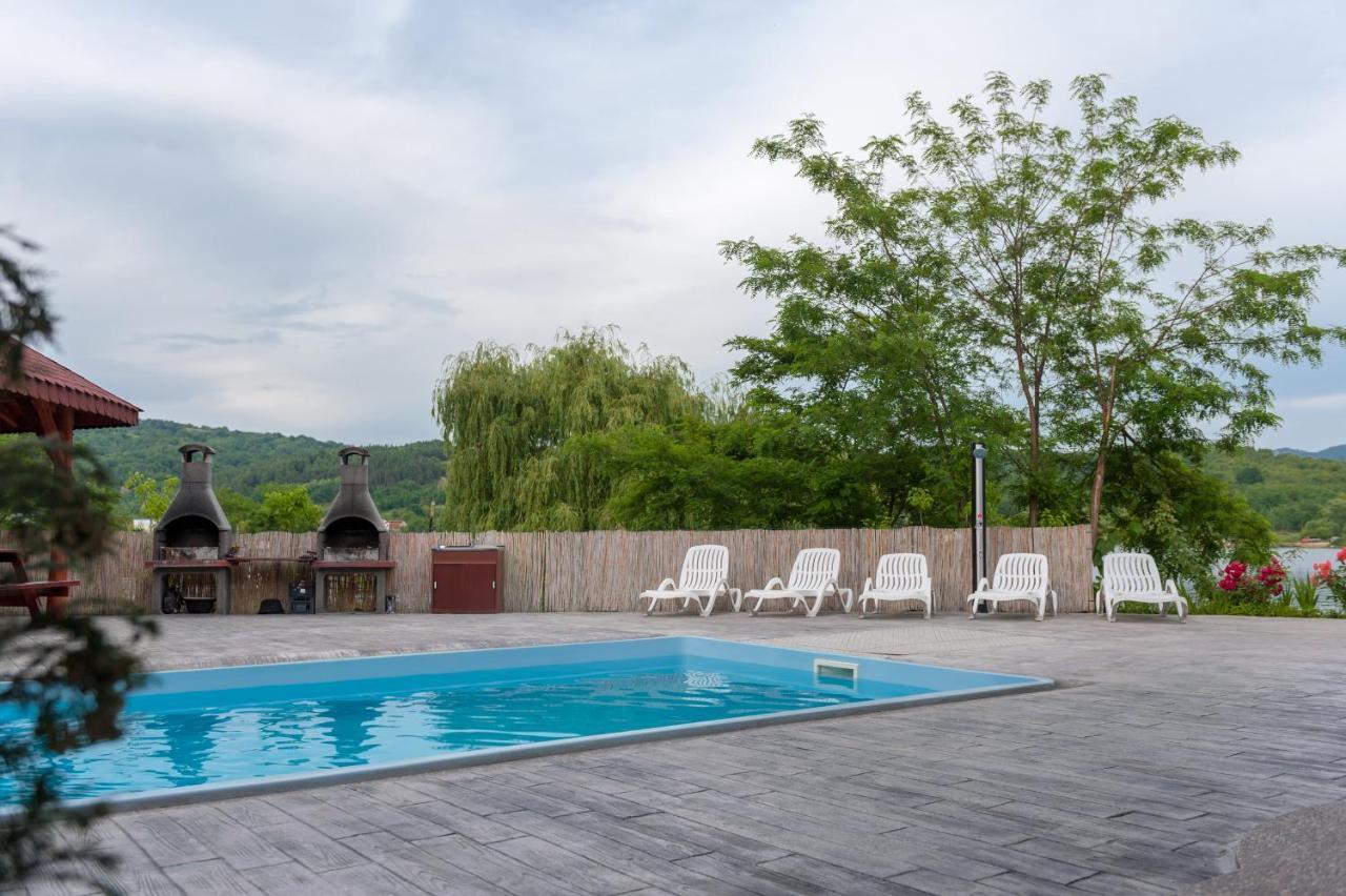 Villa Frans Si Cabanute Ieşelniţa المظهر الخارجي الصورة