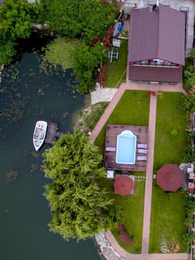 Villa Frans Si Cabanute Ieşelniţa المظهر الخارجي الصورة