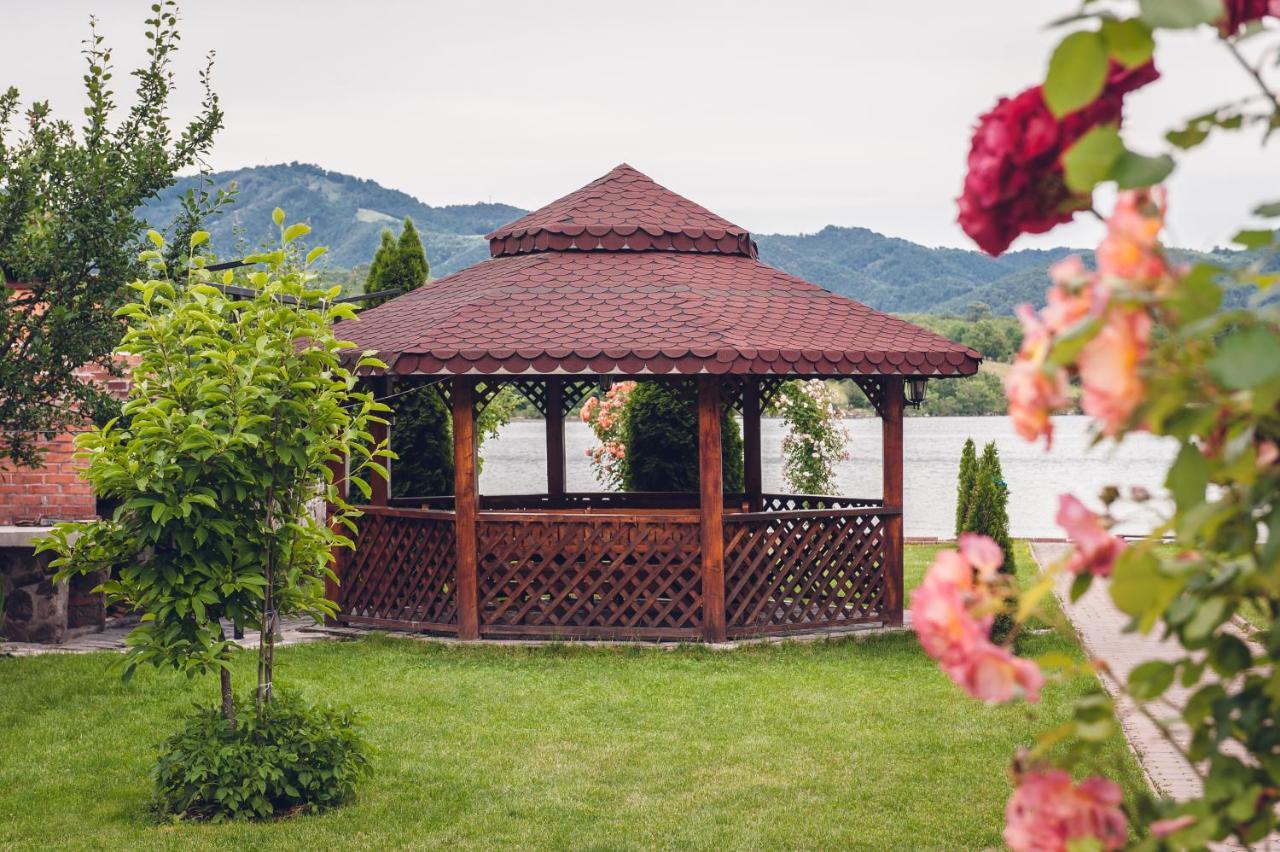 Villa Frans Si Cabanute Ieşelniţa المظهر الخارجي الصورة