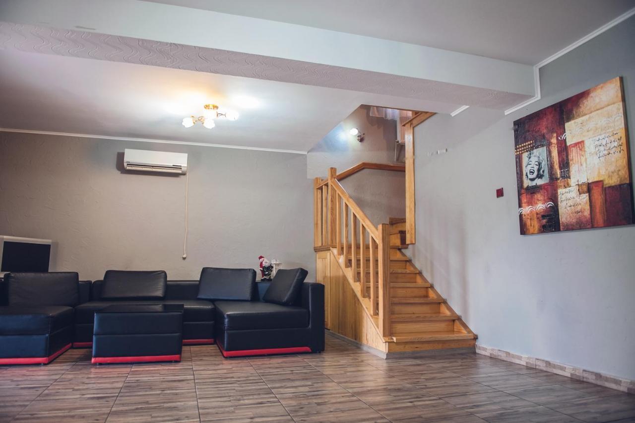 Villa Frans Si Cabanute Ieşelniţa المظهر الخارجي الصورة