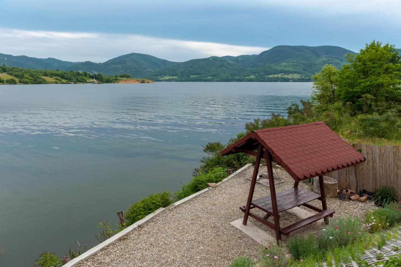 Villa Frans Si Cabanute Ieşelniţa المظهر الخارجي الصورة