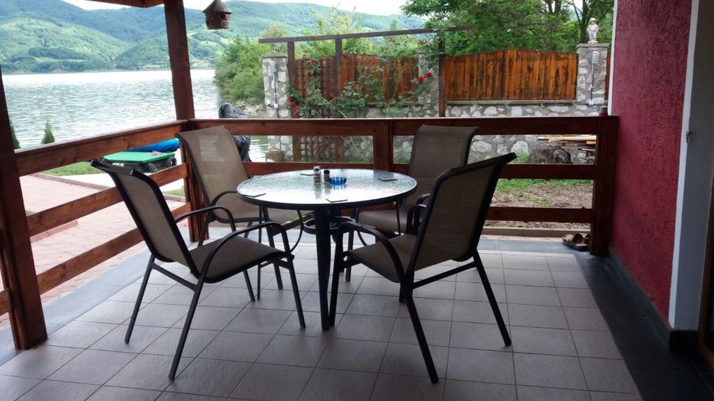 Villa Frans Si Cabanute Ieşelniţa المظهر الخارجي الصورة