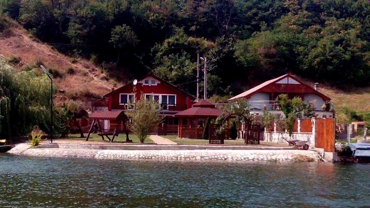 Villa Frans Si Cabanute Ieşelniţa المظهر الخارجي الصورة
